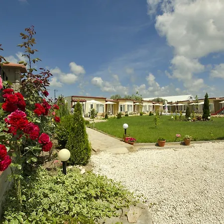 פארק נופש Di Mare Village קרנבו